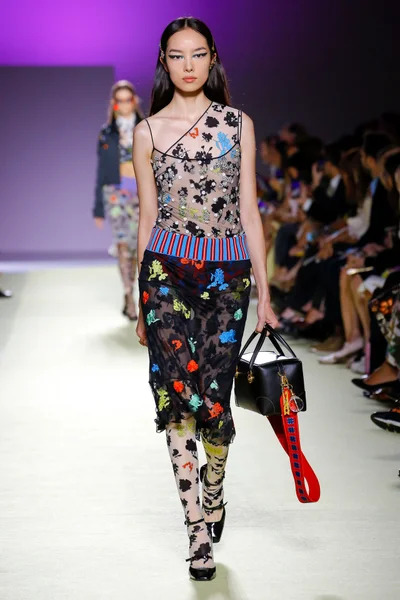 Look 16